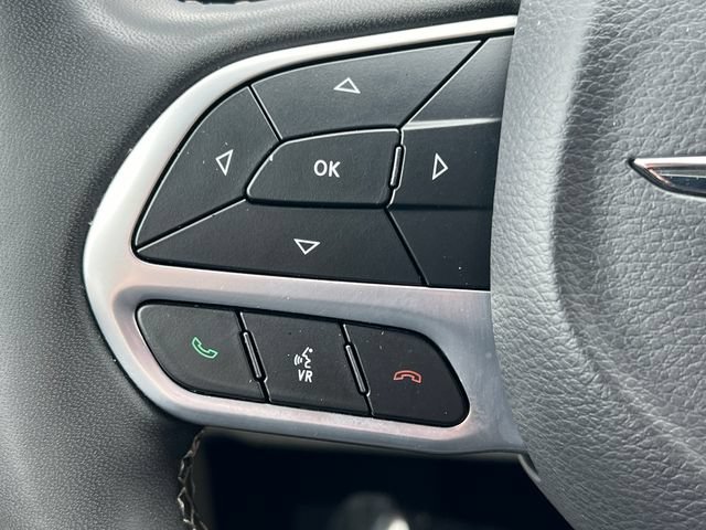 Used 2024 Chrysler Pacifica Touring-L FWD image 21