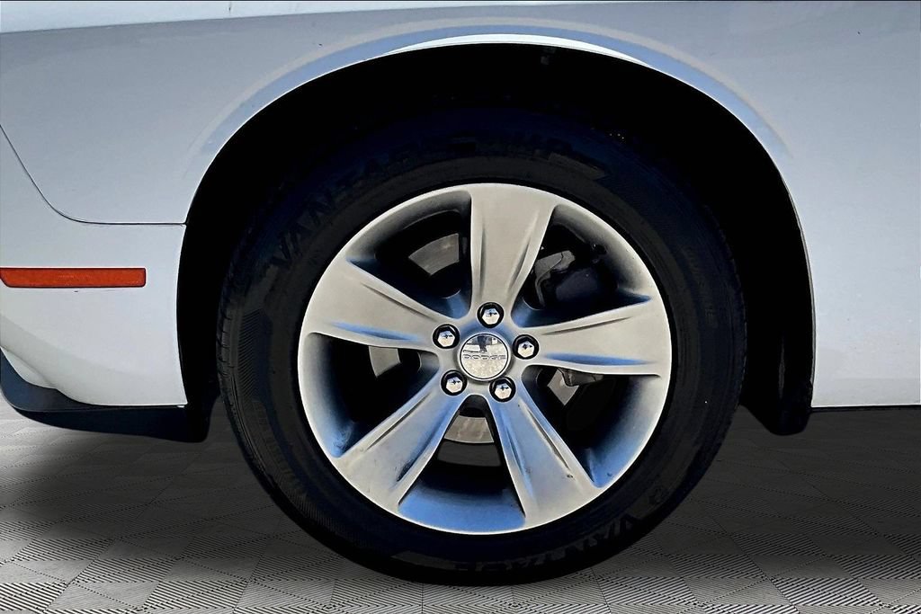 Used 2019 Dodge Challenger SXT RWD image 29