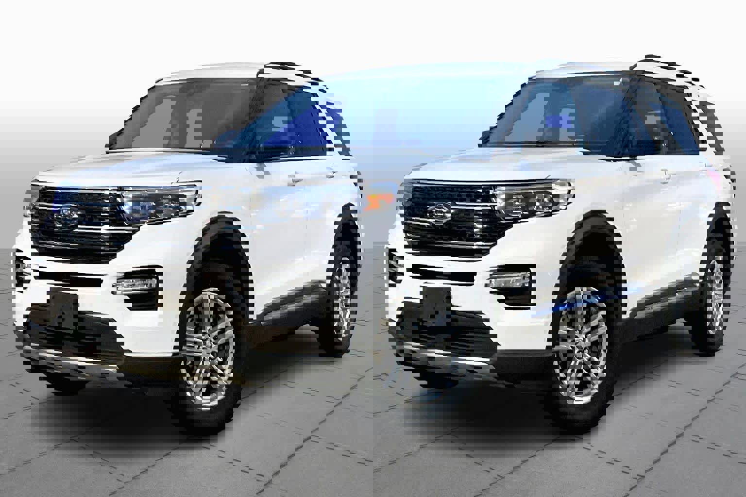 Used 2024 Ford Explorer XLT w/ Equipment Group 202A image 3