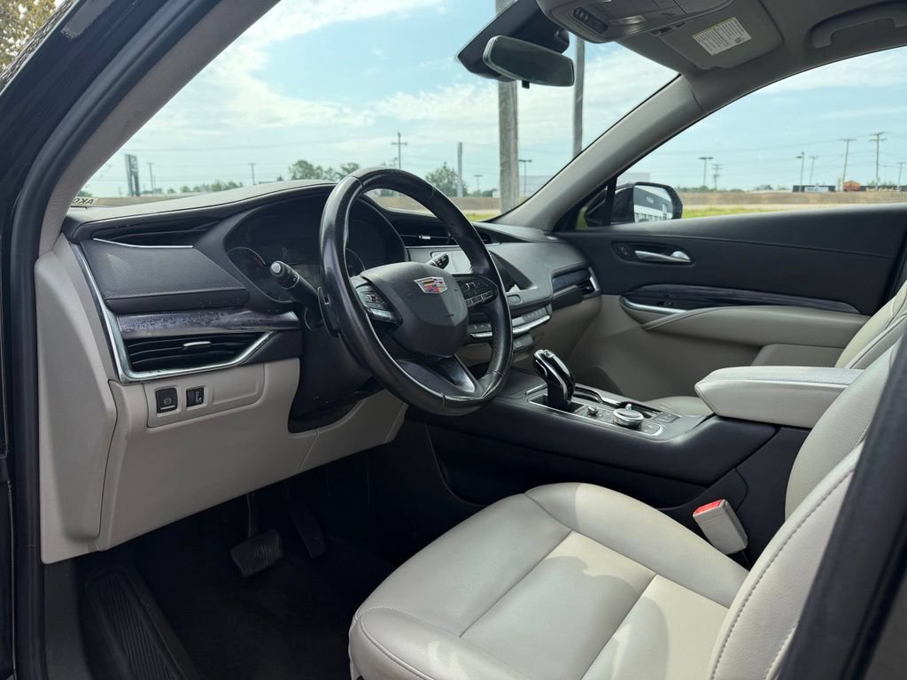 Used 2022 Cadillac XT4 Luxury FWD image 9