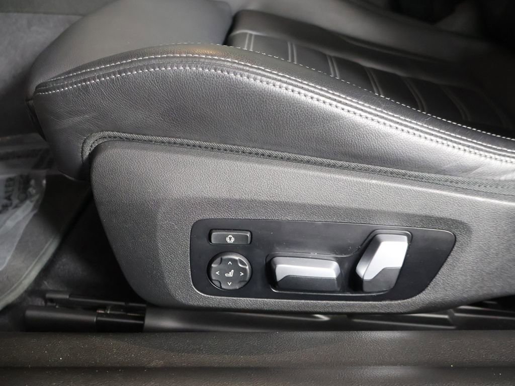 Used 2023 BMW M2 w/ Lighting Package RWD image 32