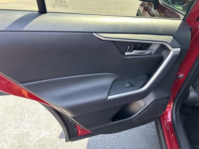 Used 2025 Toyota RAV4 XLE AWD/4WD image 20
