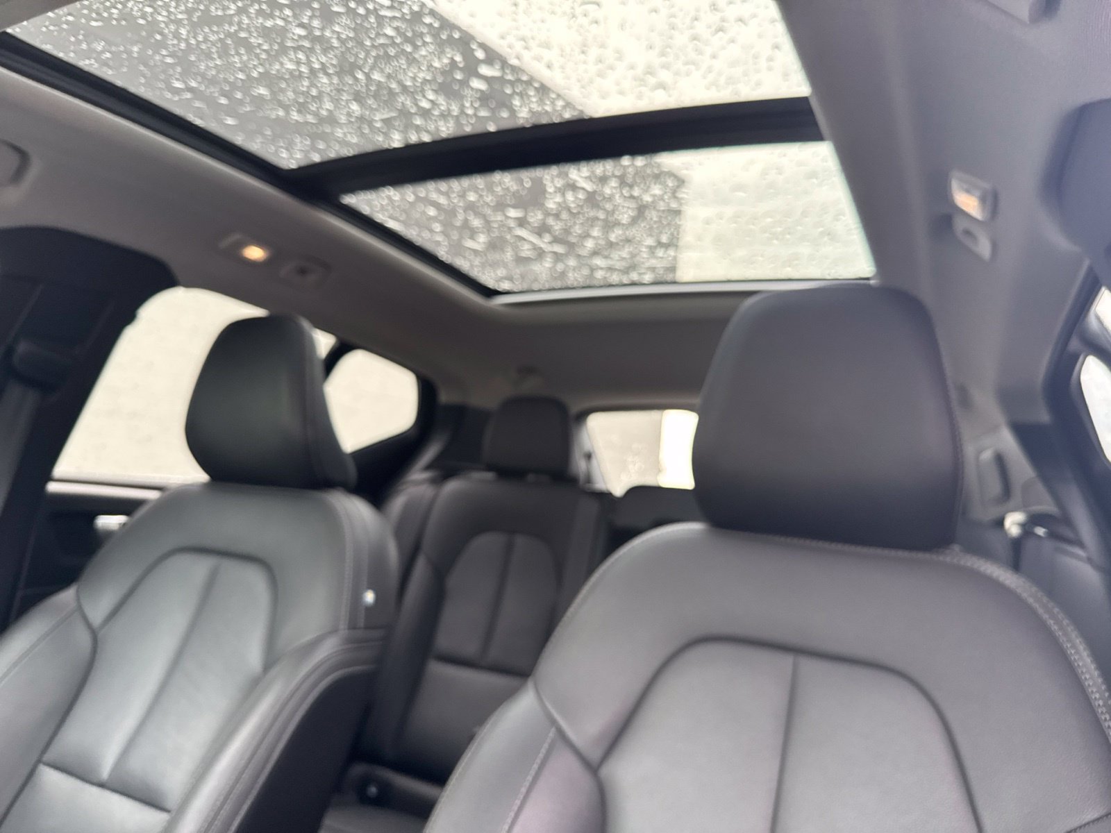 Used 2025 Volvo XC40 B5 Core AWD/4WD image 33