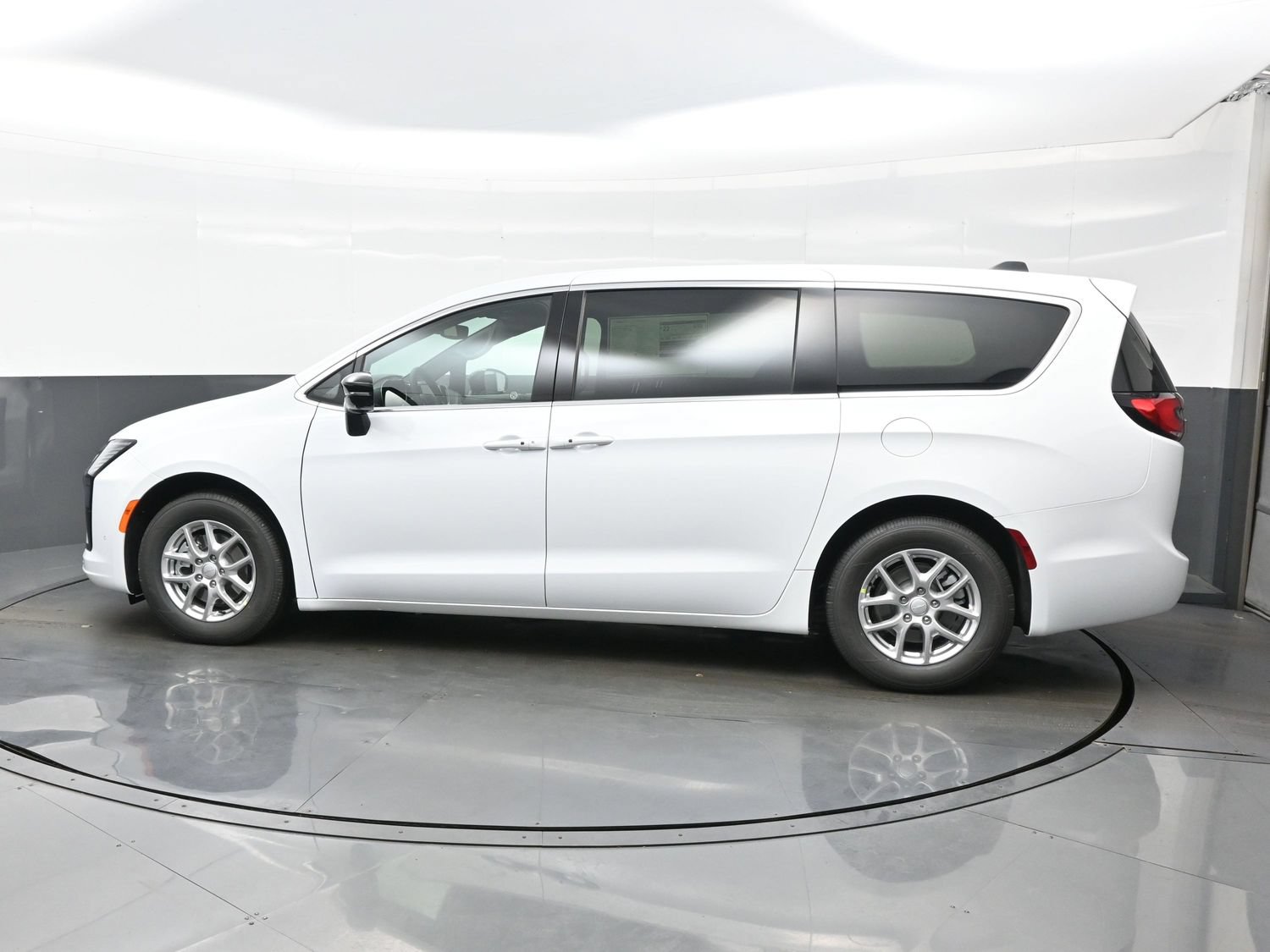 New 2027 Chrysler Pacifica Select w/ Family Tech Group FWD image 4