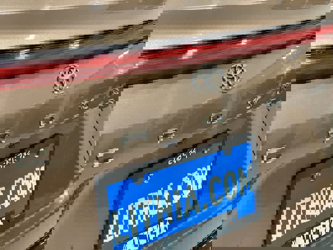 Used 2025 Toyota Crown Signia Limited image 12