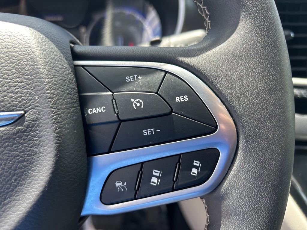 Certified 2023 Chrysler Pacifica Touring-L image 44