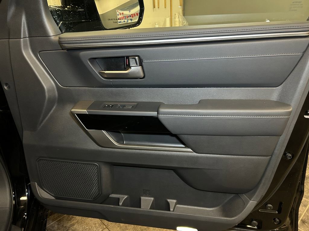 Used 2025 Toyota Tundra Limited AWD/4WD image 16