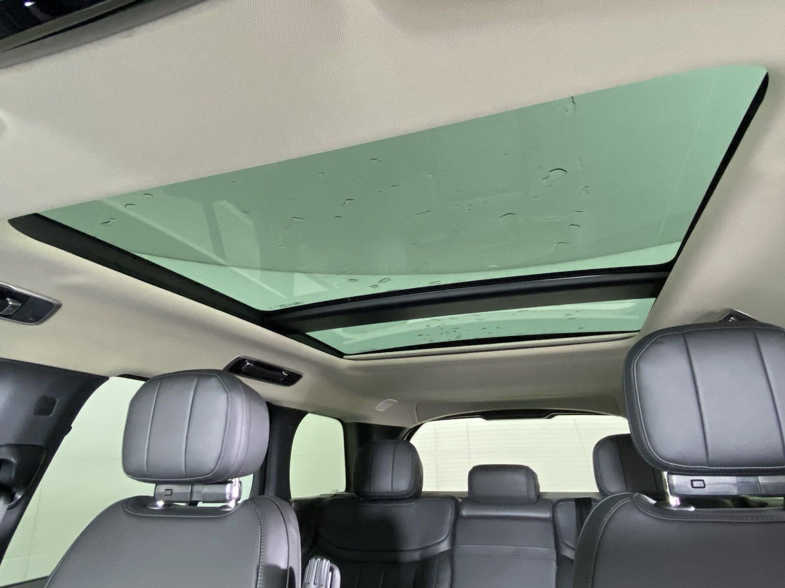 New 2025 Land Rover Range Rover SE image 9