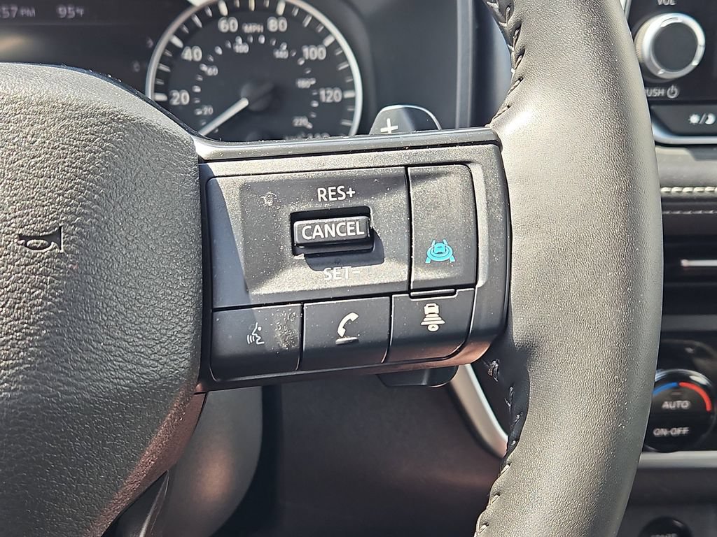 Used 2025 Nissan Rogue SV AWD/4WD image 24