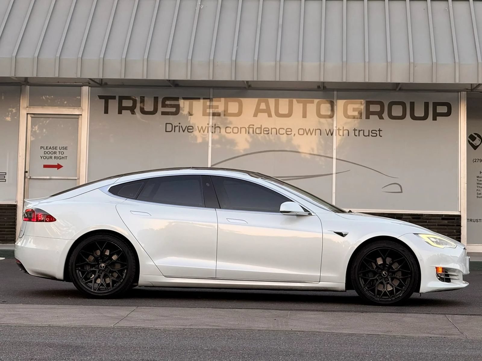 Used 2018 Tesla Model S 100D AWD/4WD image 5