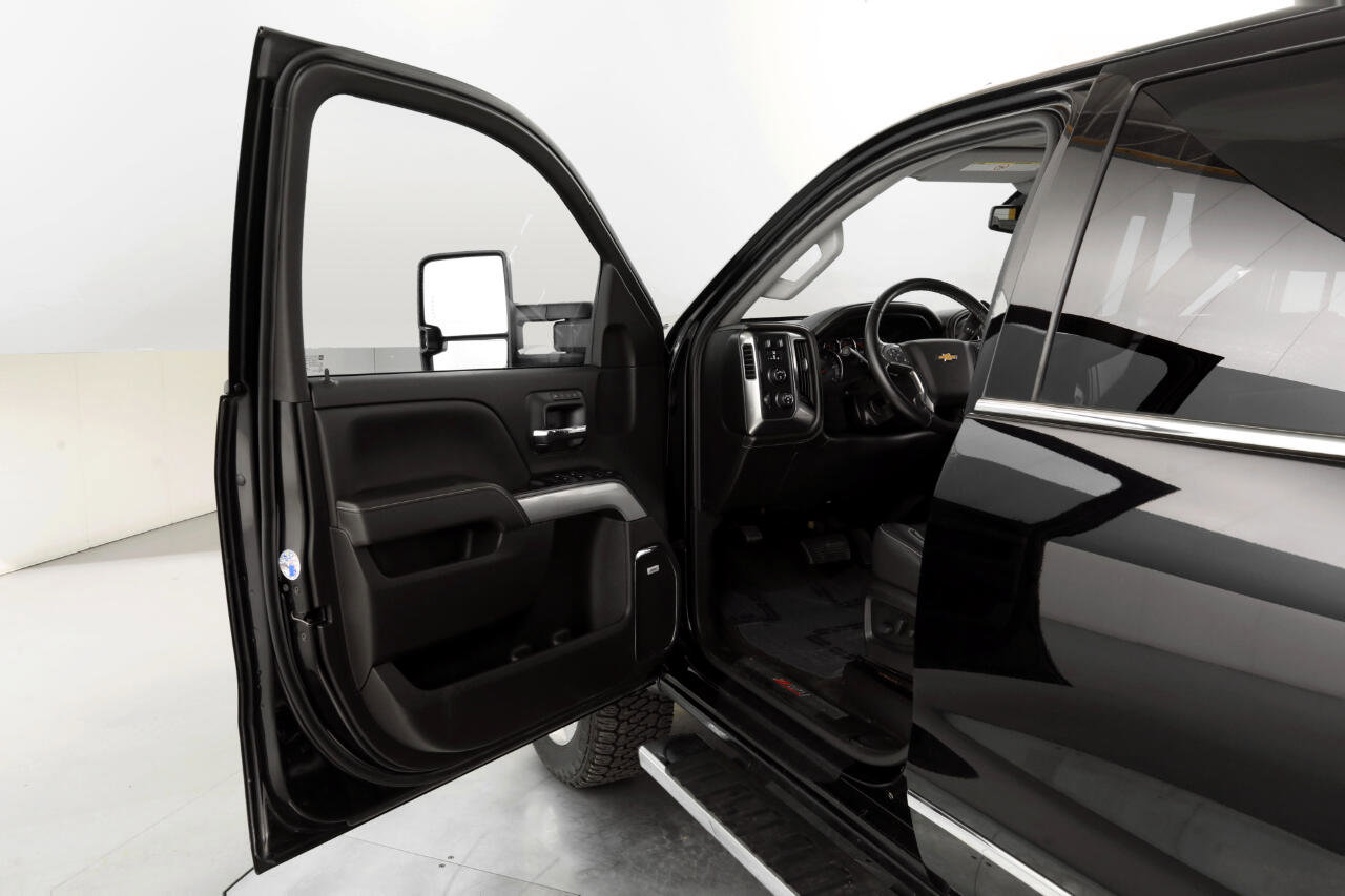 Used 2018 Chevrolet Silverado 2500 LTZ image 10