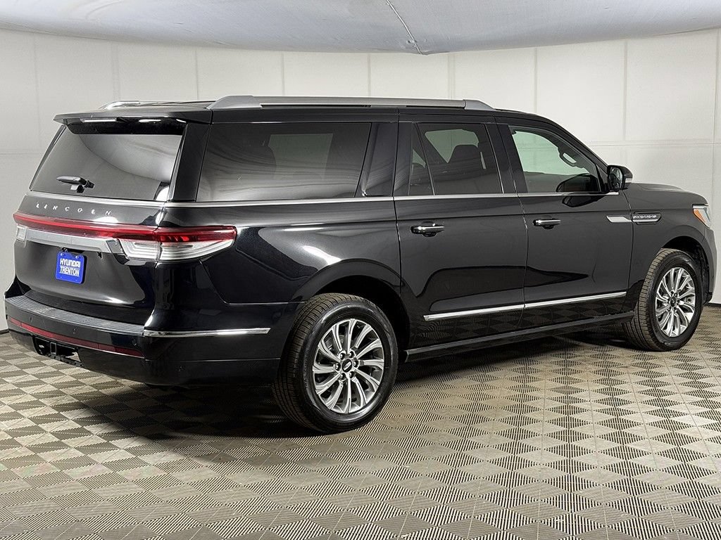 Used 2024 Lincoln Navigator L 4WD image 12
