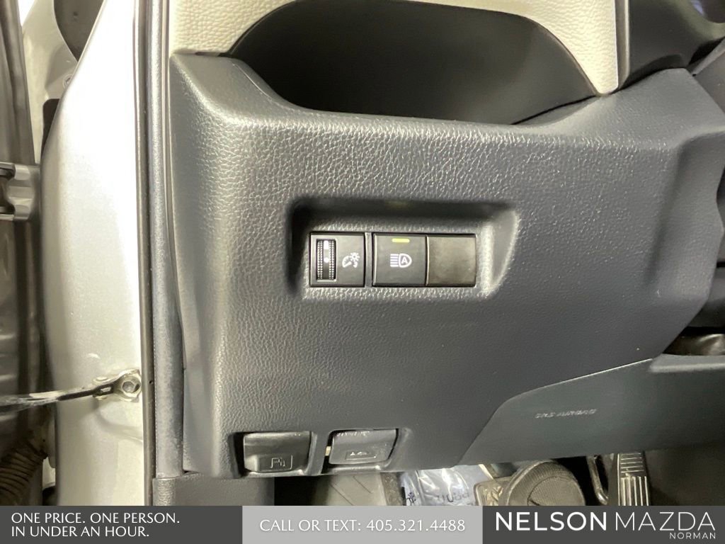 Used 2020 Toyota RAV4 XLE image 41