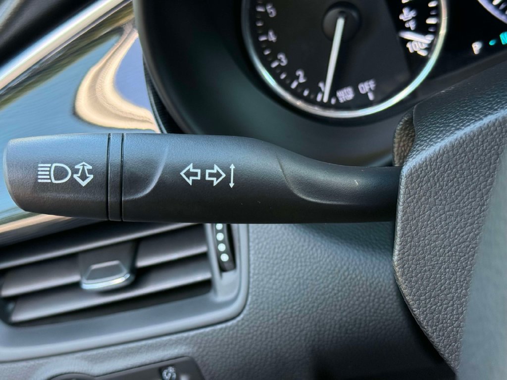 Used 2018 Buick Envision Premium w/ Driver Confidence Package AWD/4WD image 32