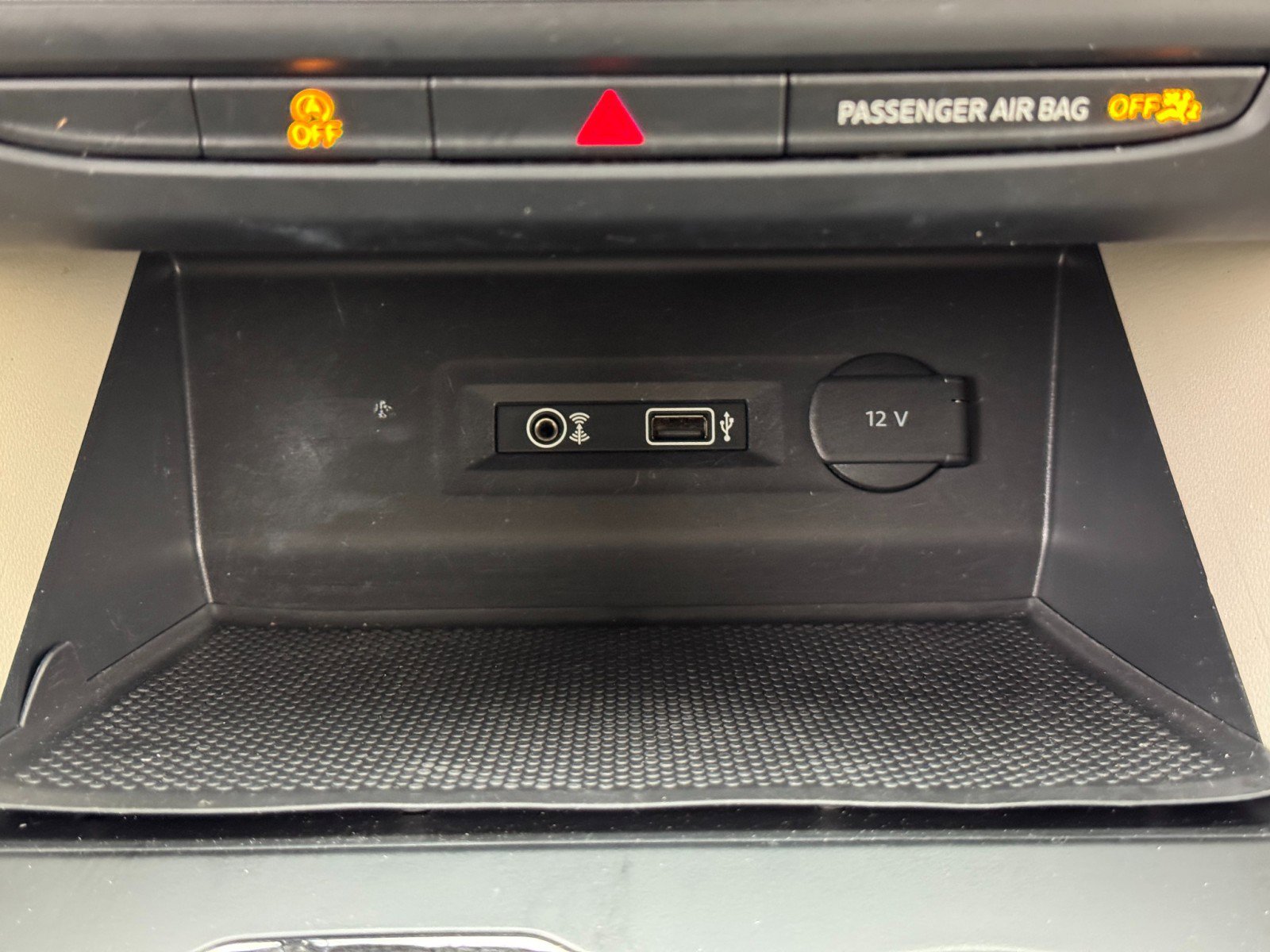 Used 2019 Volkswagen Atlas SE w/ Towing Package image 26