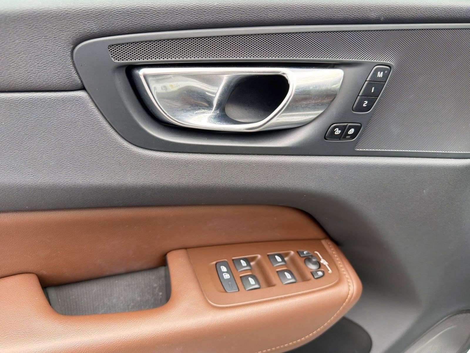 Used 2023 Volvo XC60 B5 Plus w/ Protection Package Premier image 11