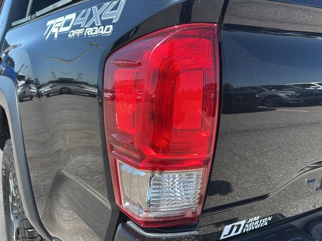 Used 2017 Toyota Tacoma TRD Off-Road w/ Premium & Technology Package AWD/4WD image 28