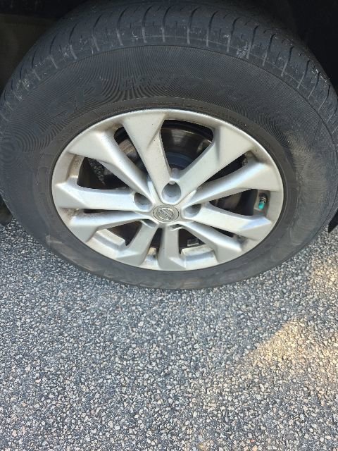 Used 2014 Nissan Rogue SV image 4