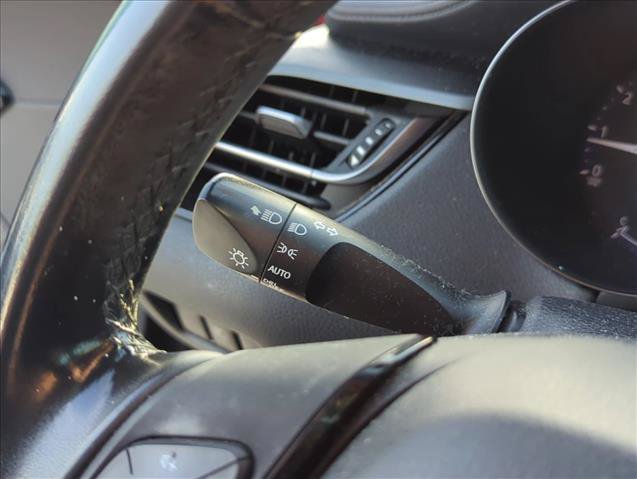 Used 2018 Toyota C-HR XLE FWD image 17