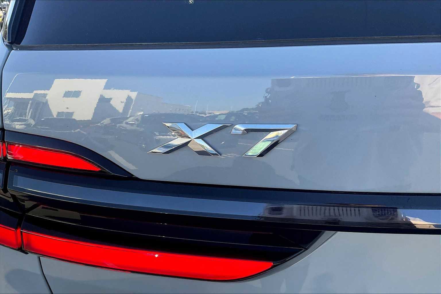 Used 2025 BMW X7 xDrive40i w/ M Sport Package image 11
