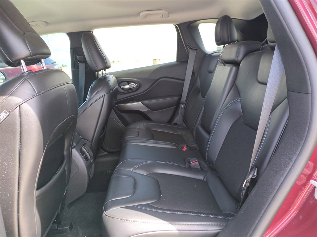 Used 2020 Jeep Cherokee Latitude Plus image 14