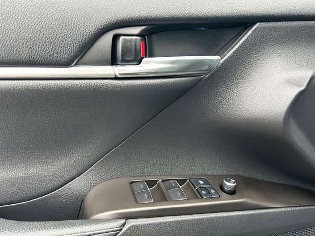 Used 2022 Toyota Camry XSE FWD image 19