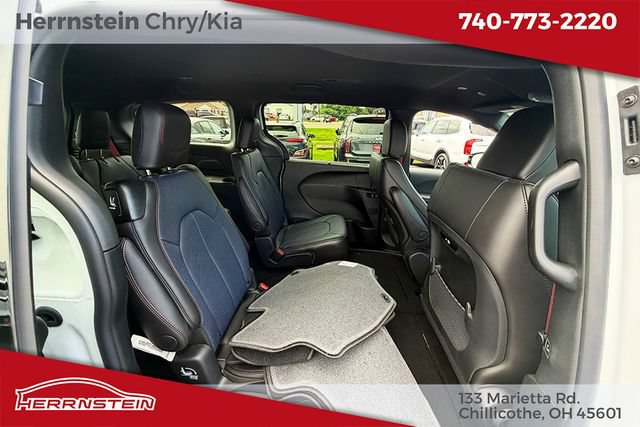 New 2027 Chrysler Pacifica Select FWD image 25