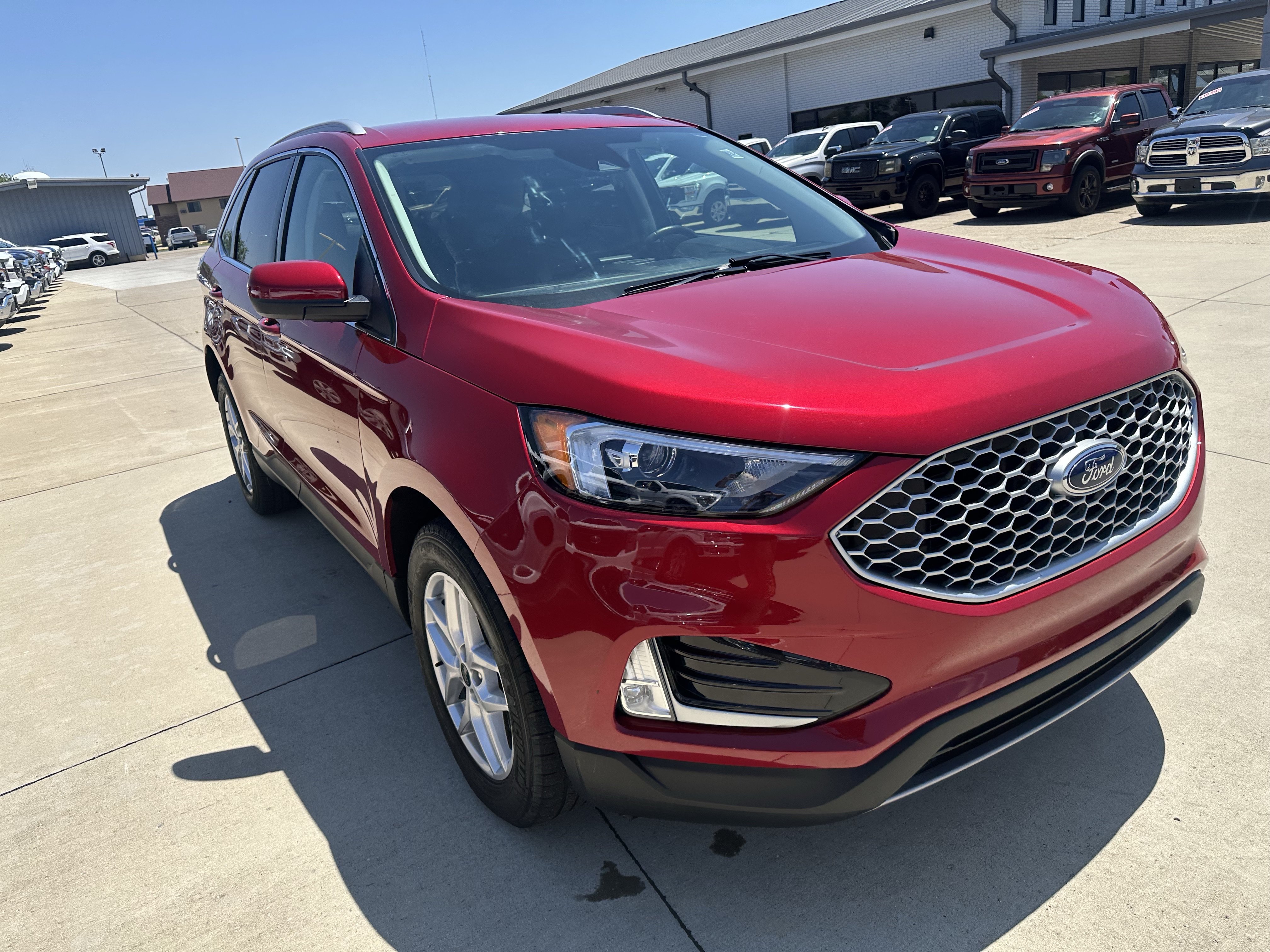 Used 2023 Ford Edge SEL w/ Convenience Package AWD/4WD image 3