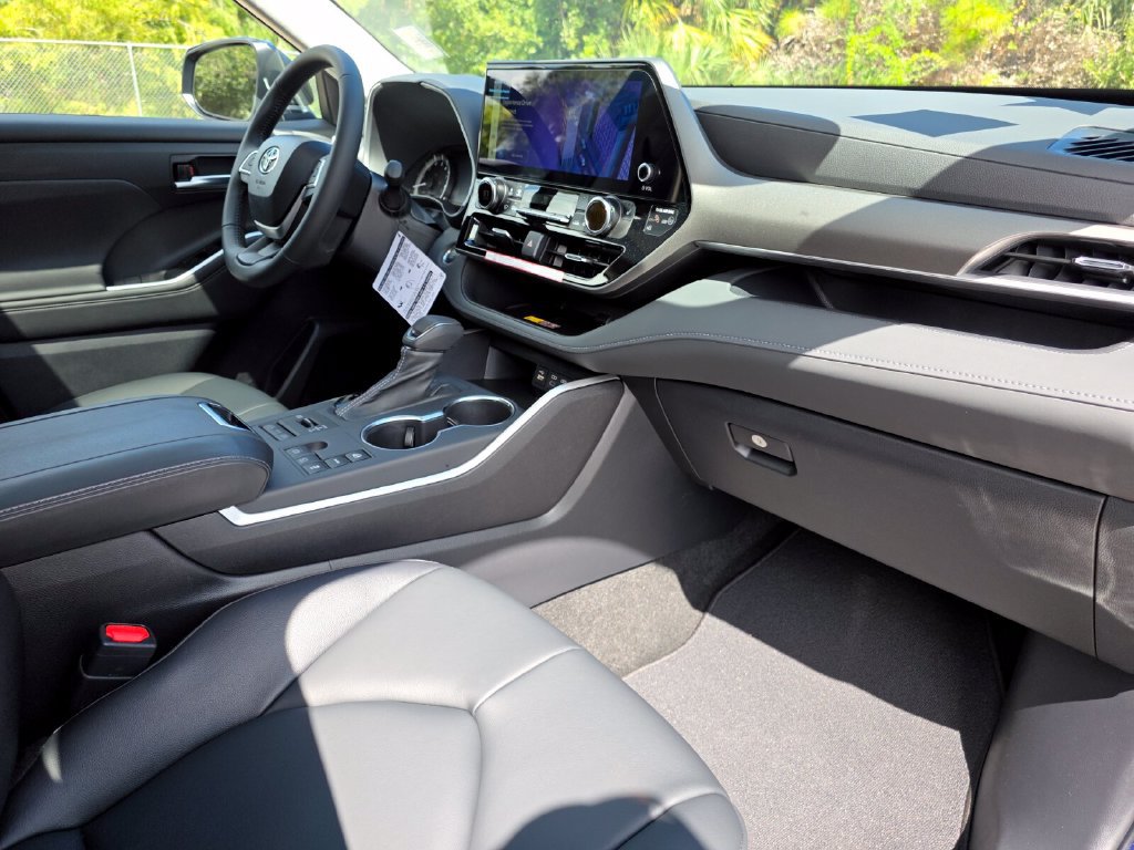 Certified 2026 Toyota Highlander XLE AWD/4WD image 13