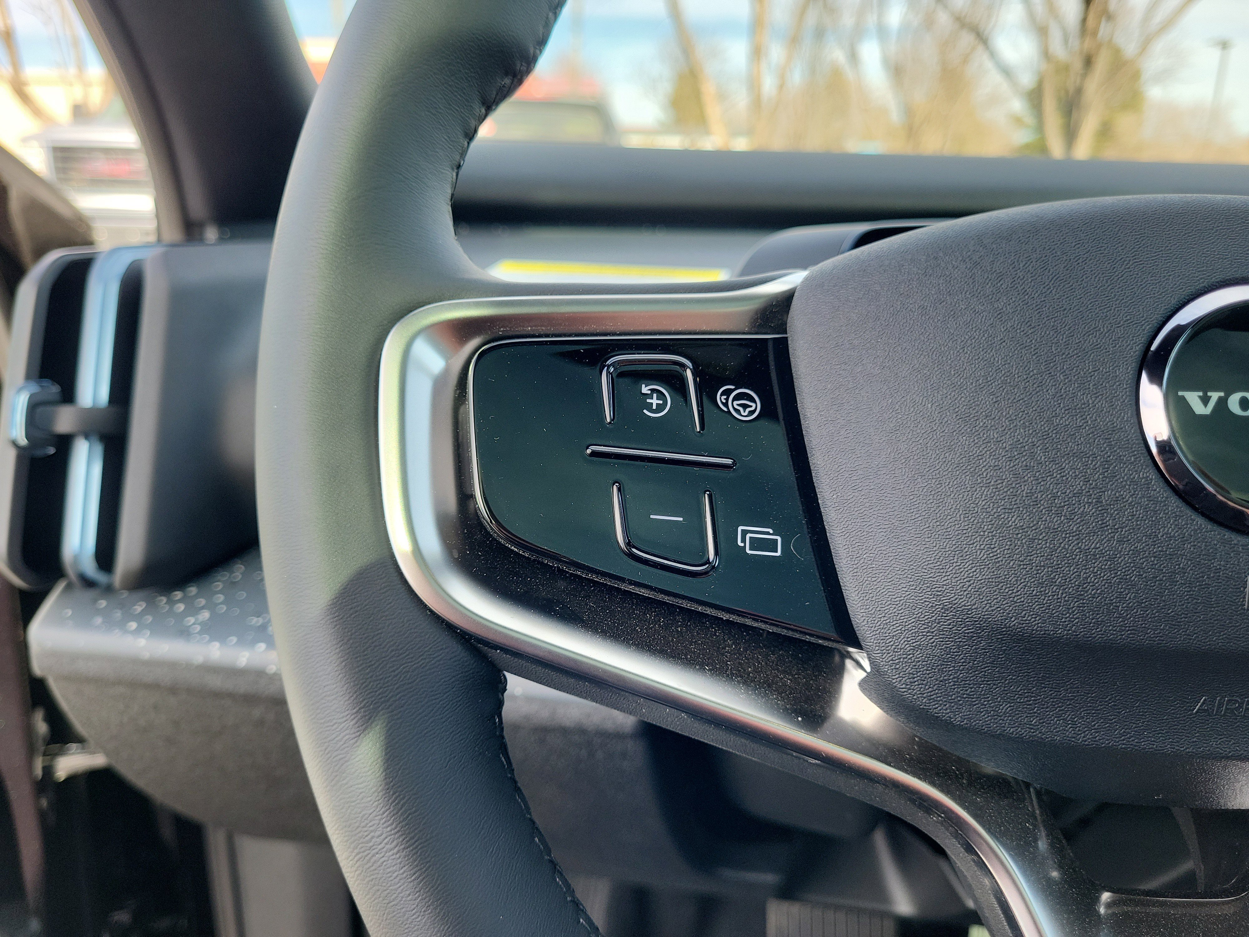 New 2026 Volvo EX30 Ultra w/ Protection Package Premier image 11