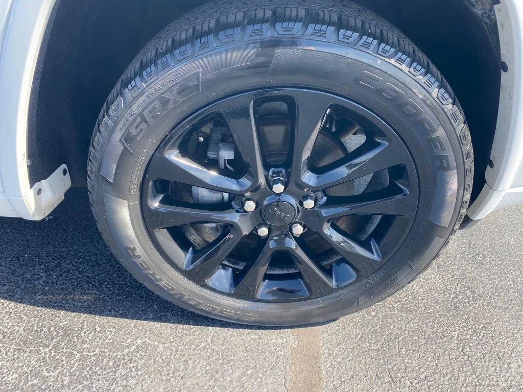 Used 2019 Jeep Grand Cherokee Altitude AWD/4WD image 26