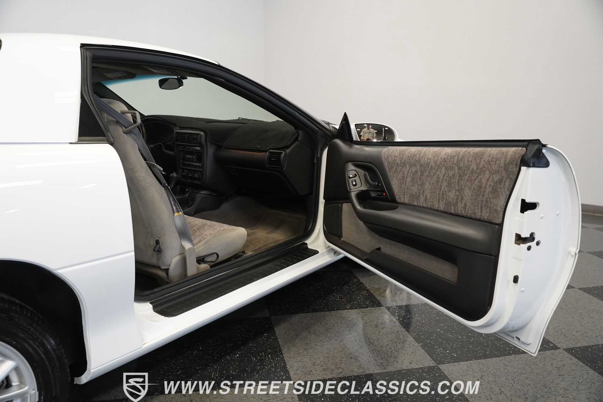 Used 2001 Chevrolet Camaro Z28 w/ Preferred Equipment Group image 40