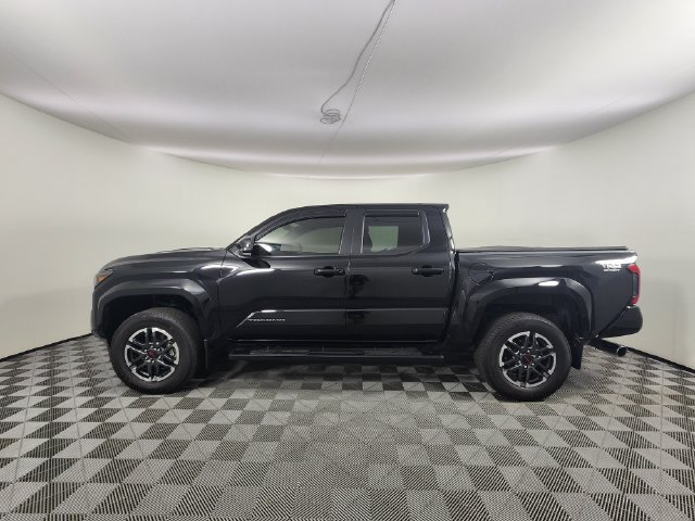 Used 2024 Toyota Tacoma TRD Sport AWD/4WD image 2