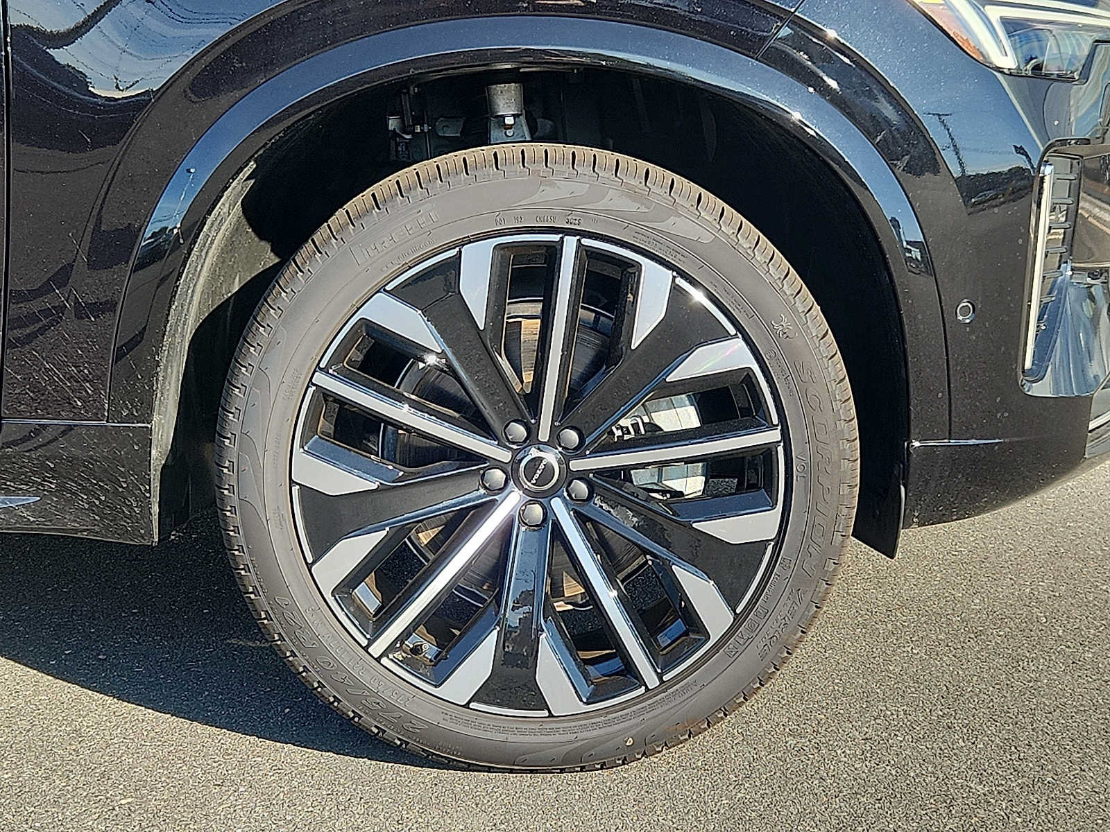 Used 2026 Volvo XC90 B6 Plus w/ Protection Package Premier AWD/4WD image 8