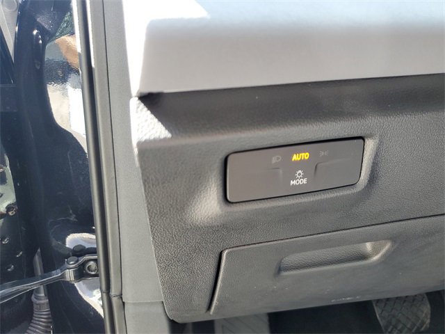 New 2025 Volkswagen Tiguan SE image 23