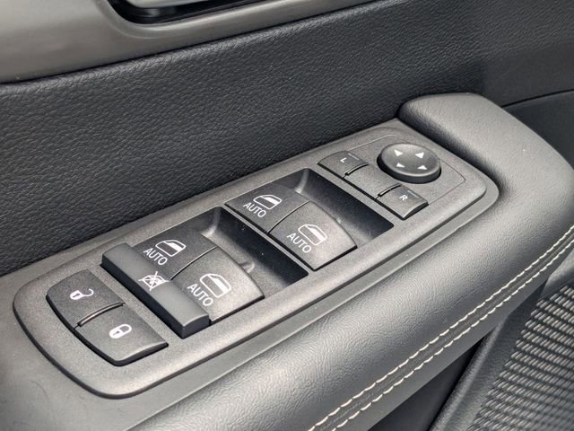 New 2026 Chrysler Voyager LX image 16