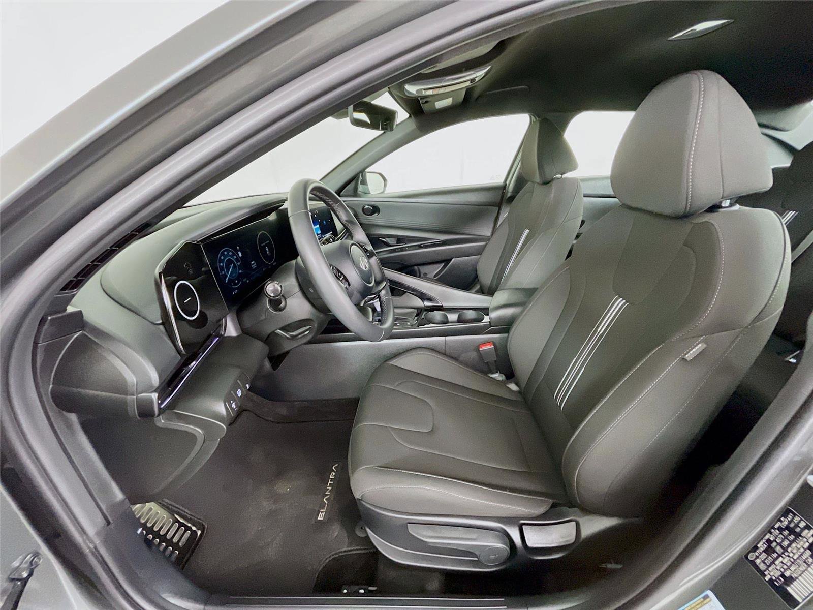 Certified 2025 Hyundai Elantra SEL FWD image 23