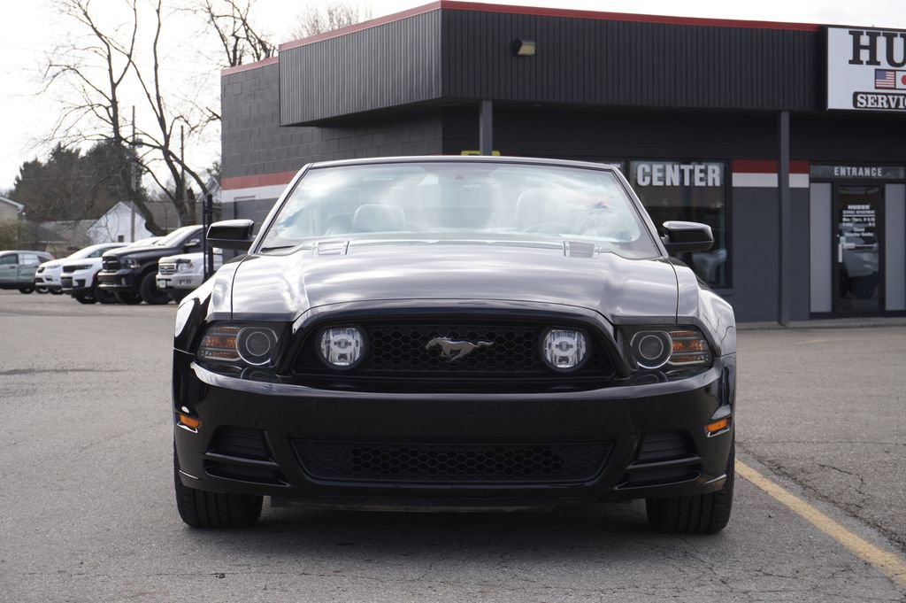 Used 2013 Ford Mustang GT image 2