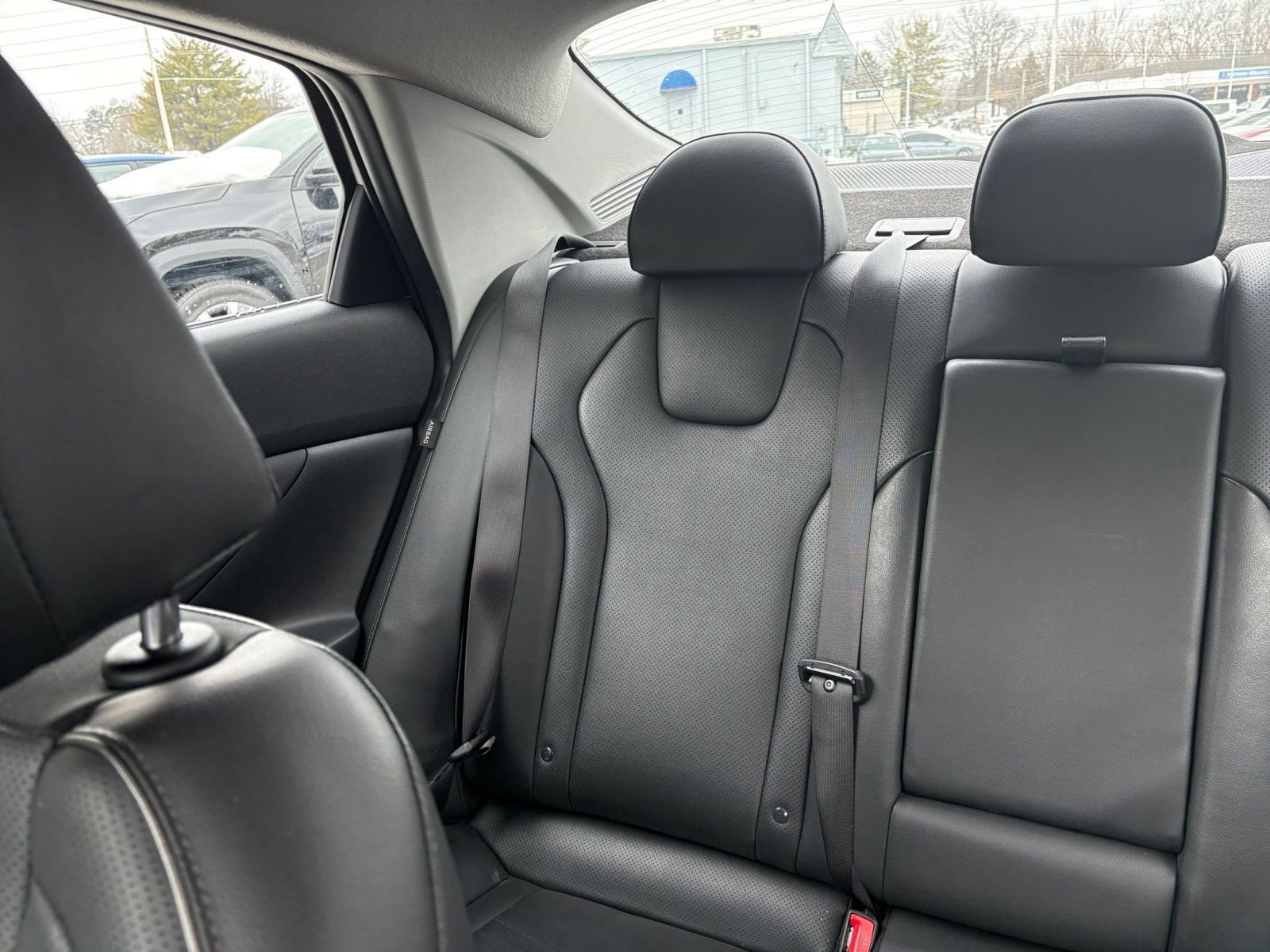 Used 2025 Hyundai Elantra Limited image 40