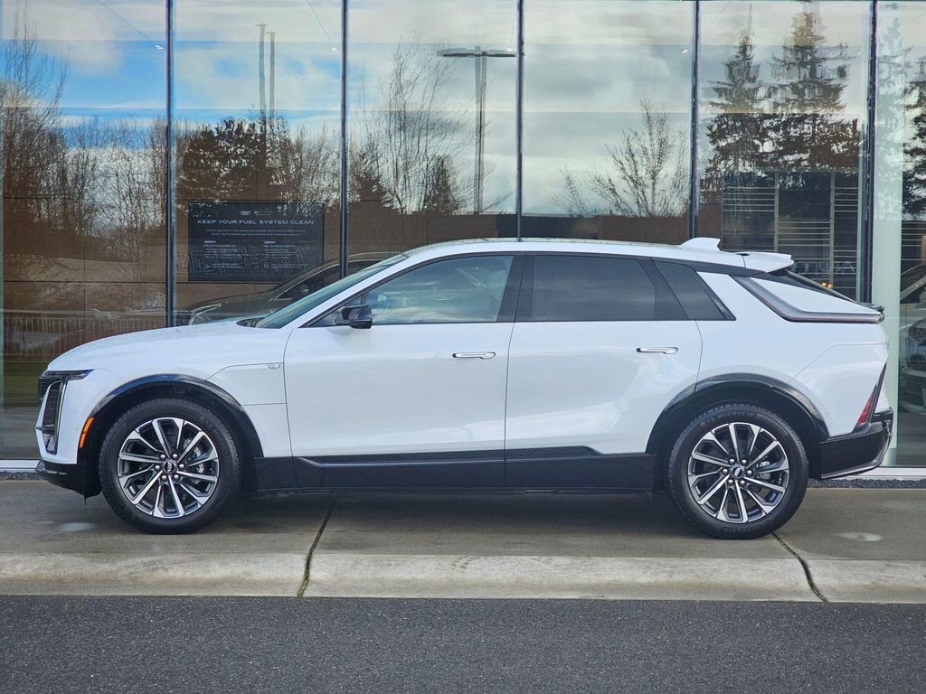 Used 2026 Cadillac Lyriq Sport image 2