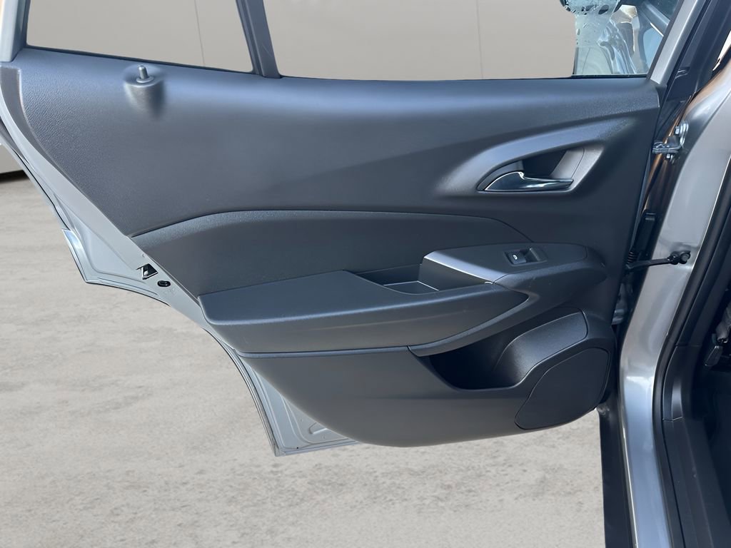 Used 2025 Chevrolet Trax LT w/ LT Convenience Package image 23