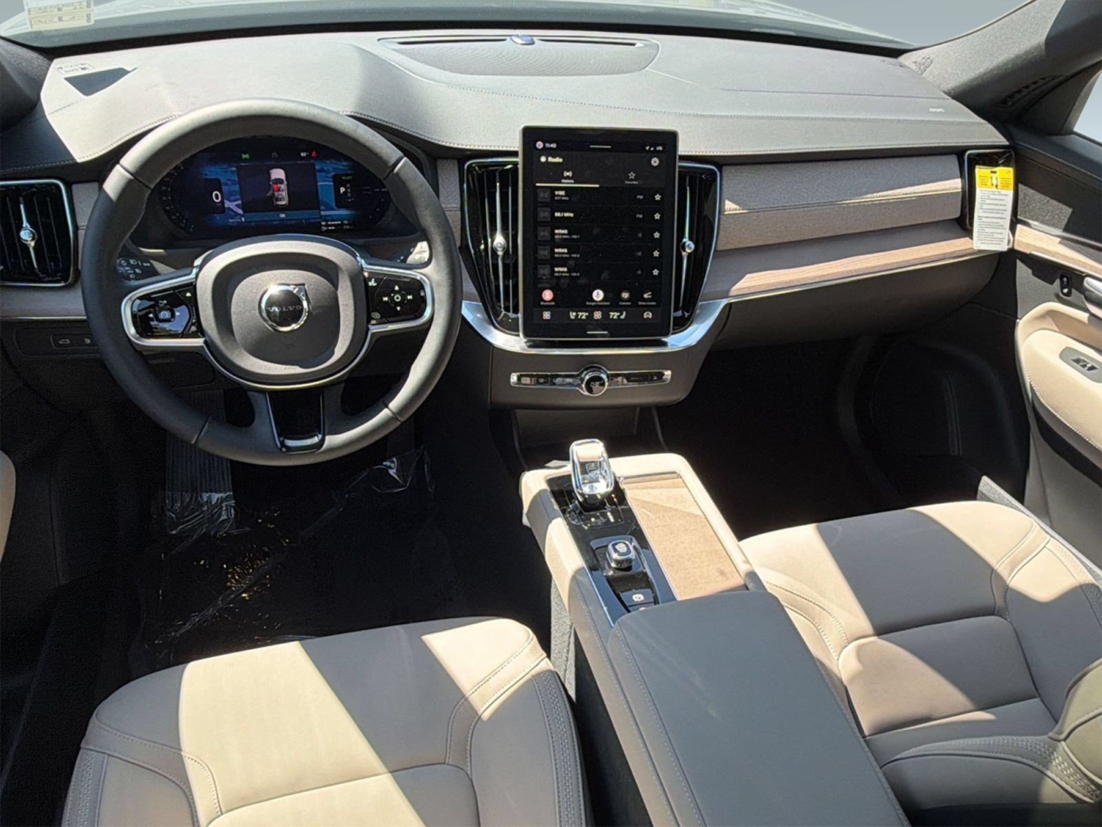 New 2026 Volvo XC90 T8 Plus w/ Protection Package Premier AWD/4WD image 16