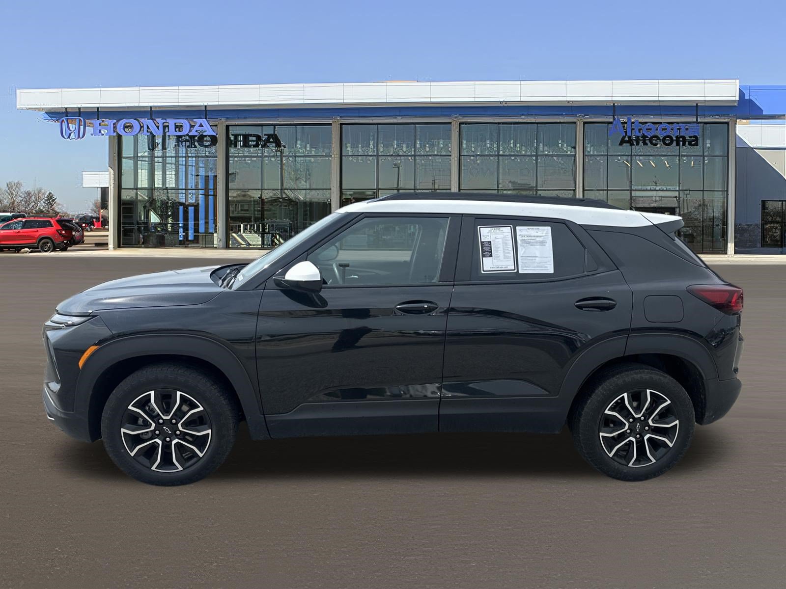 Used 2024 Chevrolet TrailBlazer ACTIV w/ Convenience Package AWD/4WD image 2