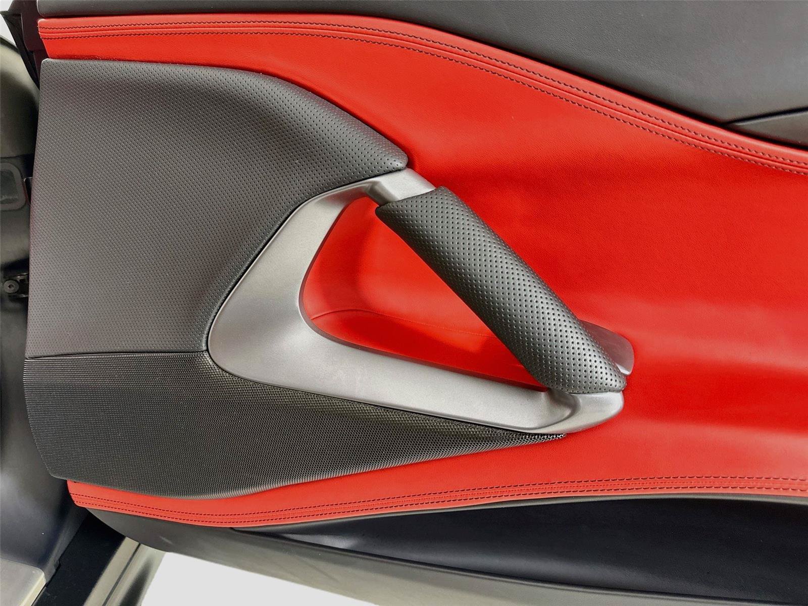 Used 2020 Ferrari 812 Superfast RWD image 30