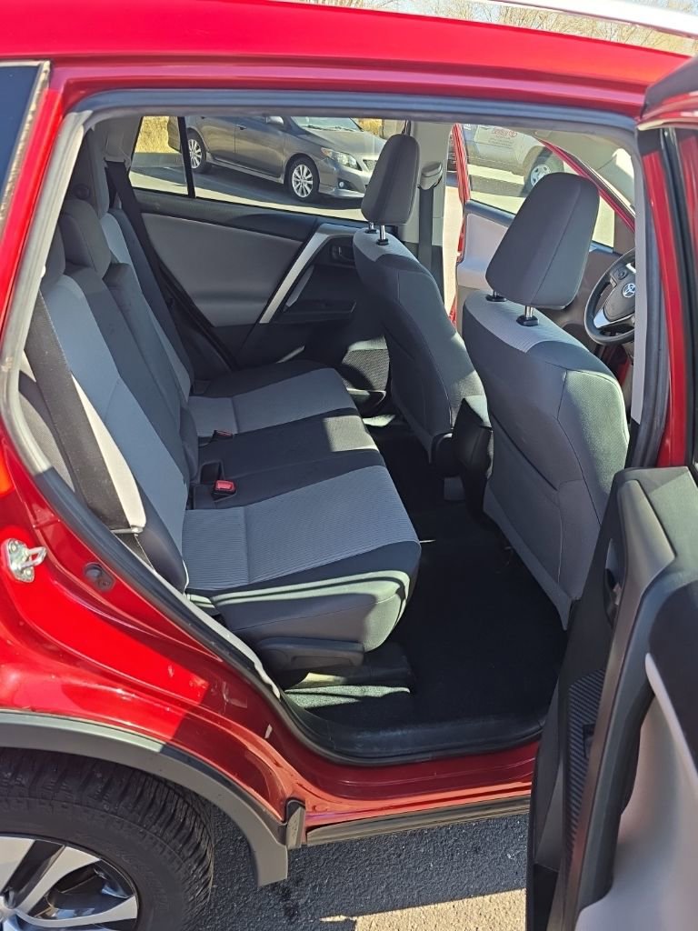 Used 2015 Toyota RAV4 LE w/ Preferred Accessory Package image 17