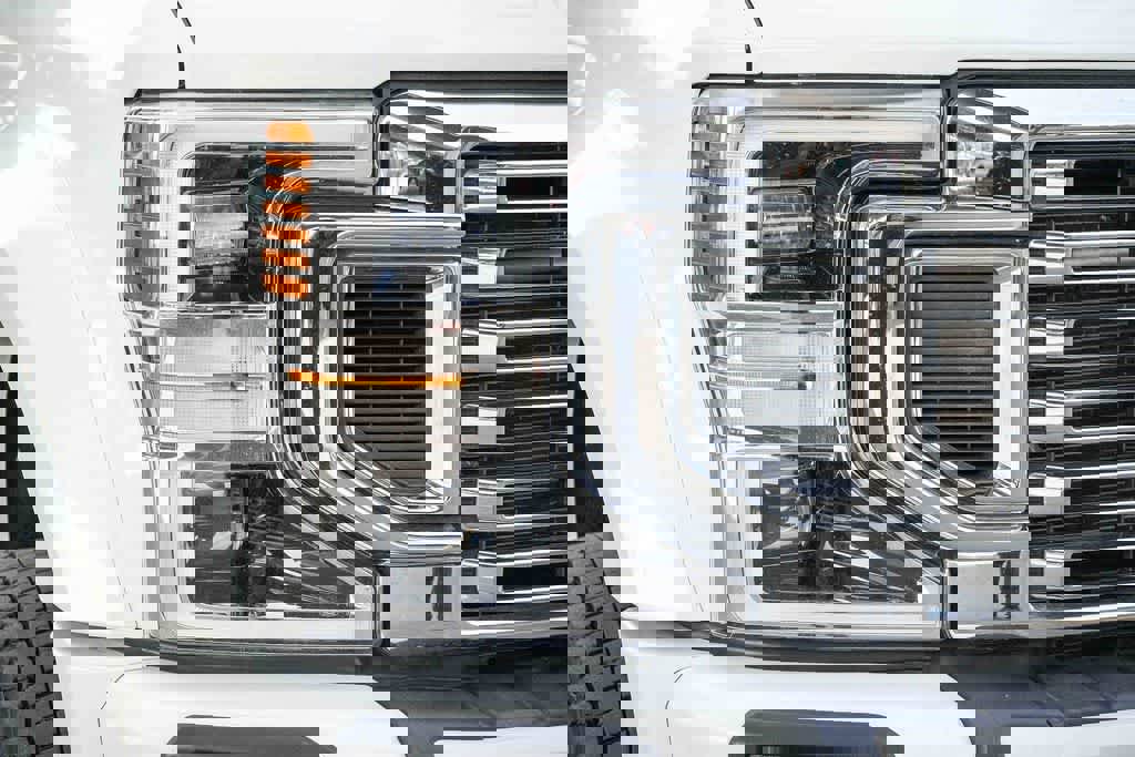 Used 2021 Ford F450 Platinum w/ FX4 Off-Road Package image 4