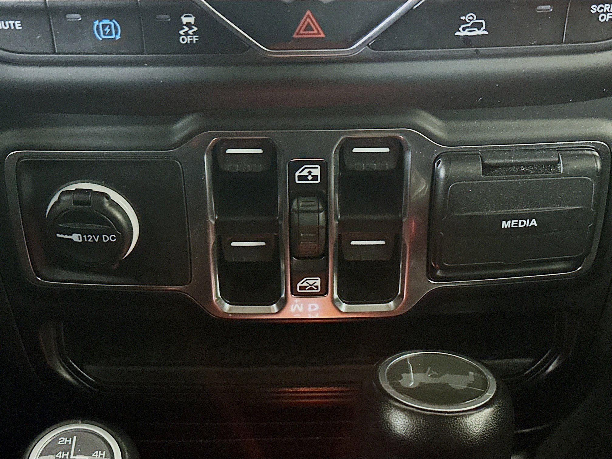 Used 2023 Jeep Wrangler Sahara w/ Cold Weather Group image 25