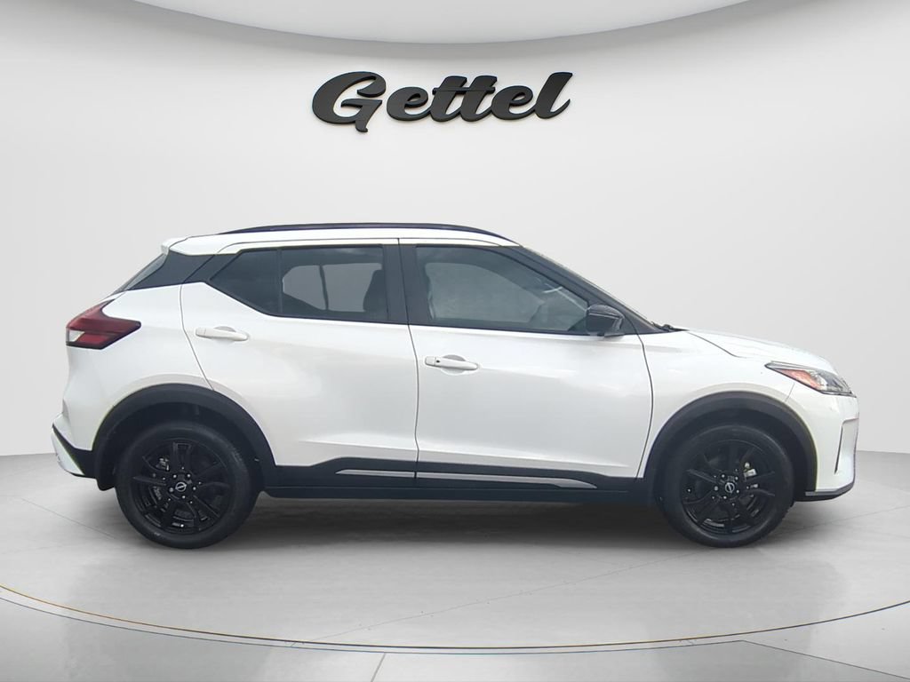 Certified 2024 Nissan Kicks SR w/ SR Premium Package FWD image 3