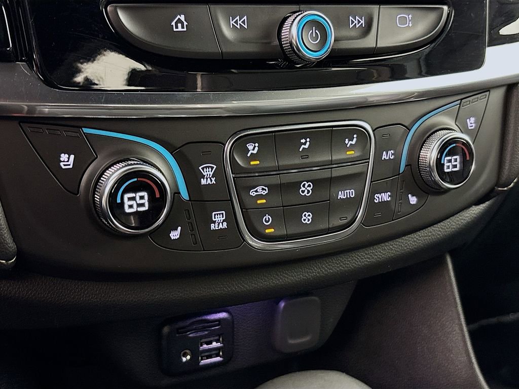 Used 2023 Chevrolet Traverse Premier image 18