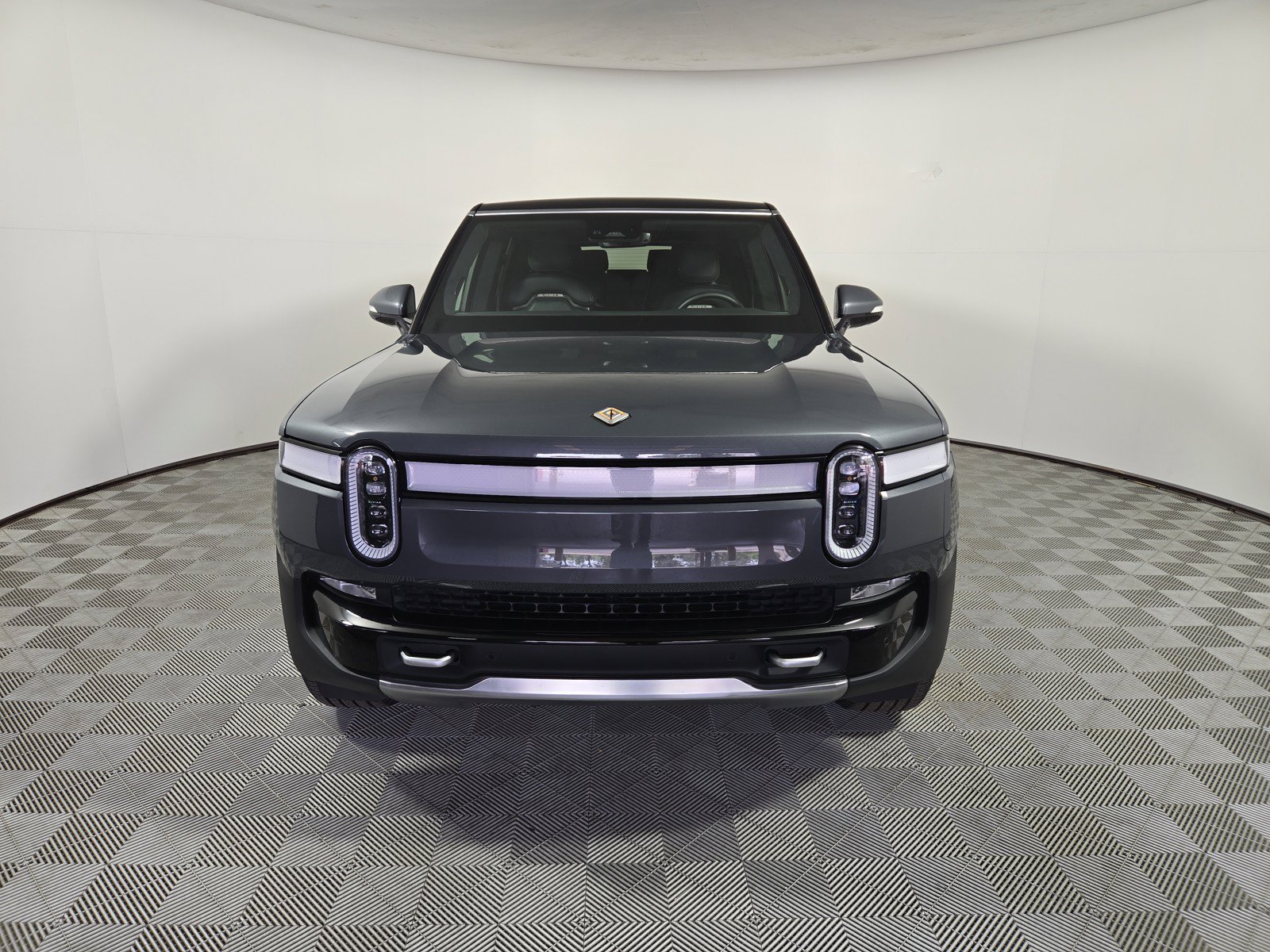 Used 2024 Rivian R1S Adventure AWD/4WD image 8